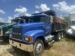 2001 MACK CH613