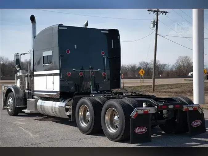 2023 PETERBILT 389