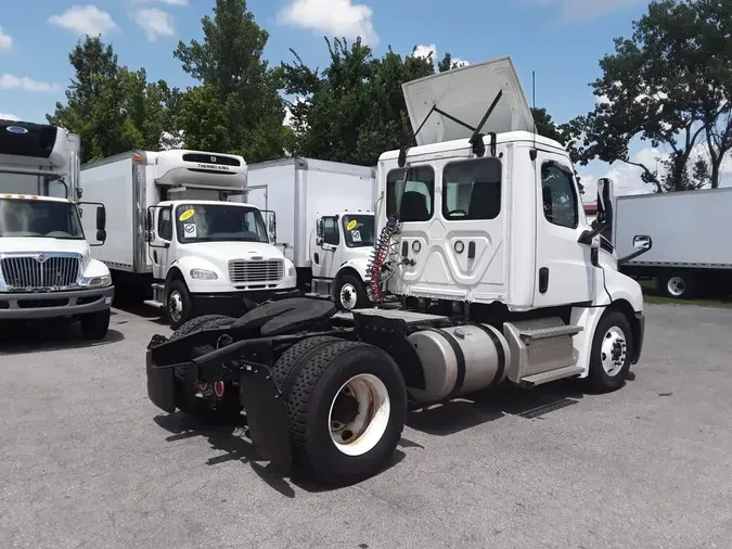 2020 FREIGHTLINER NEW CASCADIA 126
