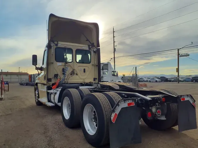 2019 FREIGHTLINER/MERCEDES CASCADIA 12518abe515c9de81b08c146434bed58d84