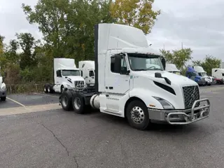2019 VOLVO VNL64300