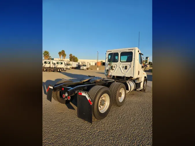 2017 FREIGHTLINER/MERCEDES CASCADIA 125