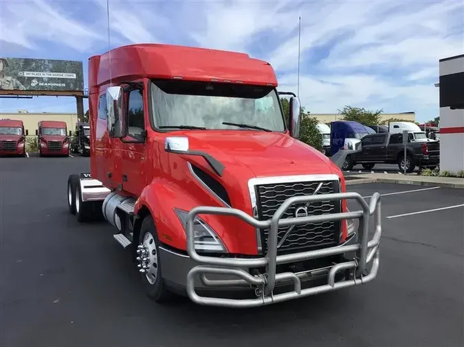 2019 VOLVO VNL740