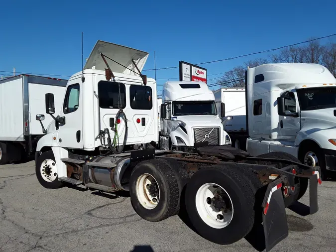 2016 FREIGHTLINER/MERCEDES CASCADIA 125