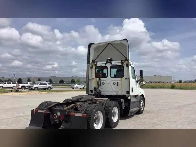 2019 Freightliner Cascadia 12618b2445a1b8cbb67204c2aa7a8b0bf7b