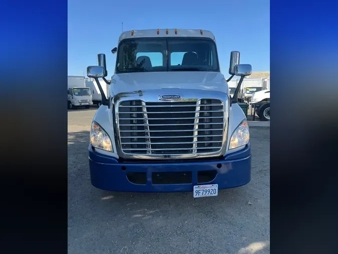 2018 FREIGHTLINER/MERCEDES CASCADIA 125