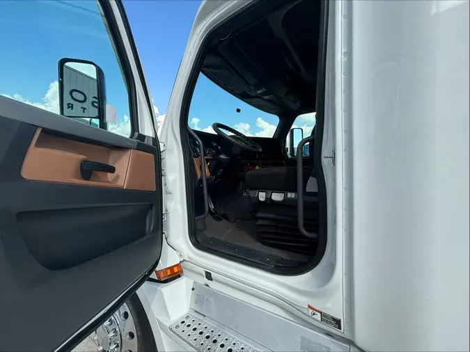 2022 Freightliner CA126SLP18b743008472447fb76ee50c69e5f22b