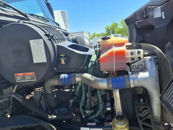 2020 VOLVO VNR64T-640