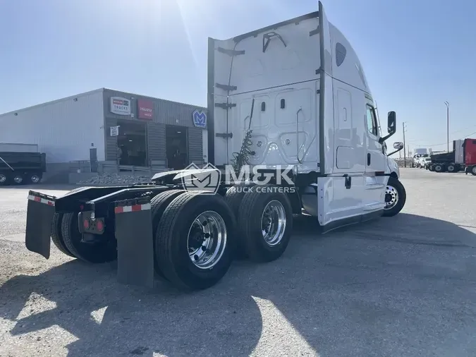 2022 FREIGHTLINER Cascadia 126