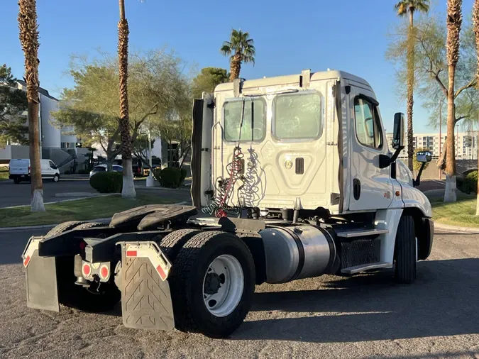 2016 FREIGHTLINER/MERCEDES CASCADIA 125