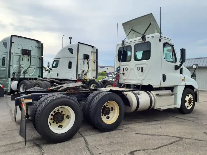 2020 FREIGHTLINER/MERCEDES CASCADIA 12518be879df47066446ed129446af55c81