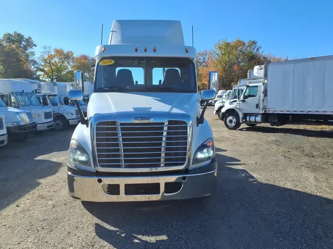 2019 FREIGHTLINER/MERCEDES CASCADIA 125