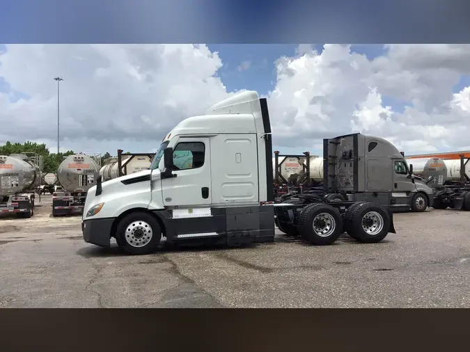 2021 Freightliner Cascadia 126