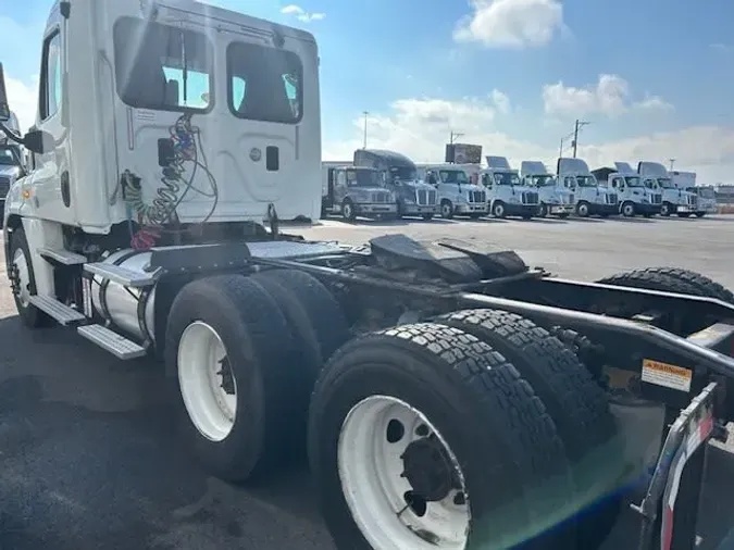 2015 FREIGHTLINER/MERCEDES CASCADIA 125