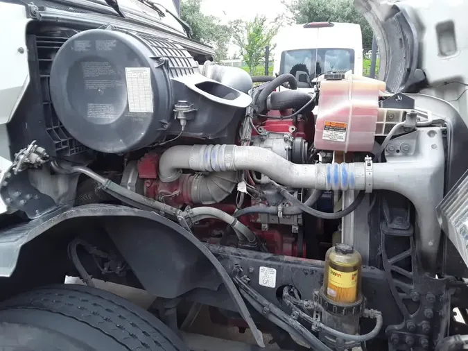 2019 VOLVO VNL64T-300