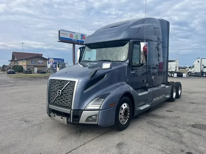 2022 VOLVO VNL64T760