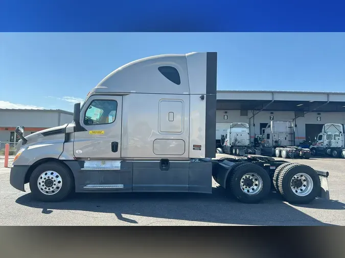 2020 Freightliner Cascadia 126