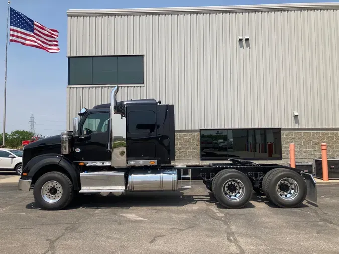 2026 International HX620 Sleeper