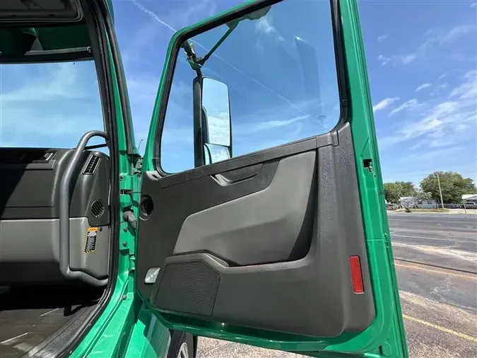 2019 VOLVO VNL76018de7577f4aa0cbf7e5116c42d1909d7