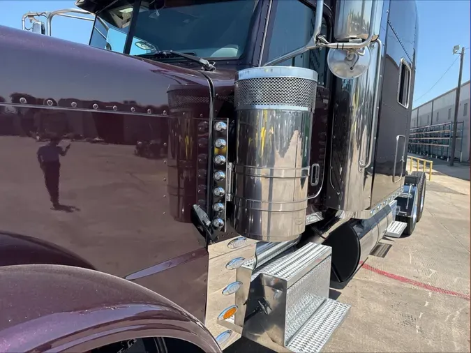 2022 Peterbilt 389