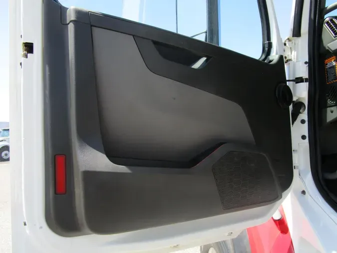 2022 Volvo VHD