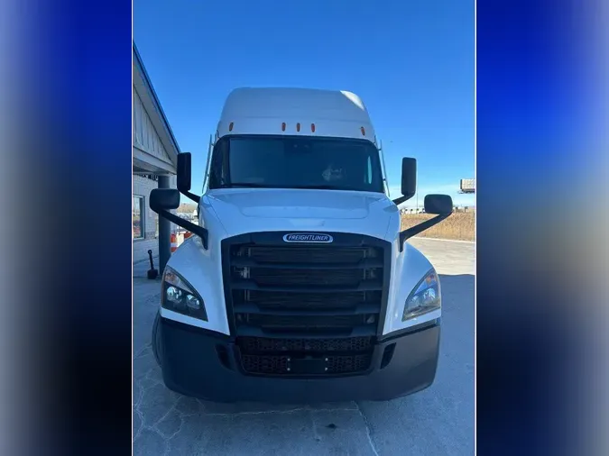 2021 FREIGHTLINER Cascadia 126