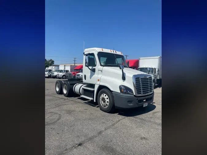 2015 FREIGHTLINER/MERCEDES CASCADIA 125