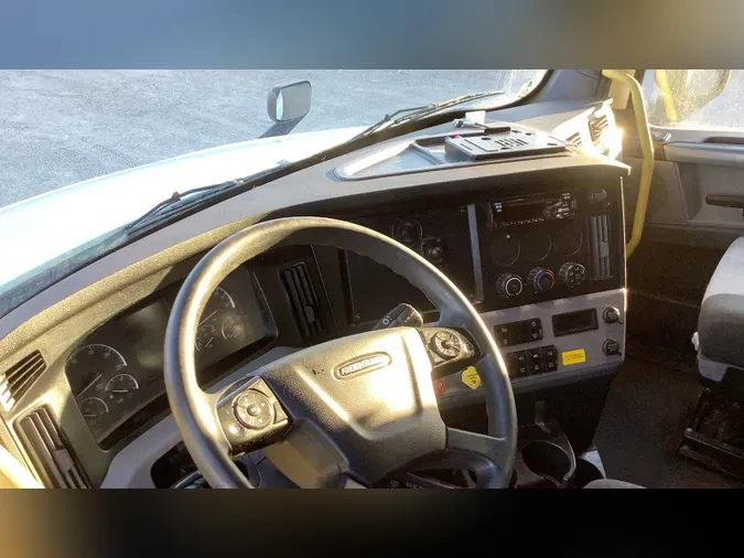 2022 Freightliner Cascadia 126