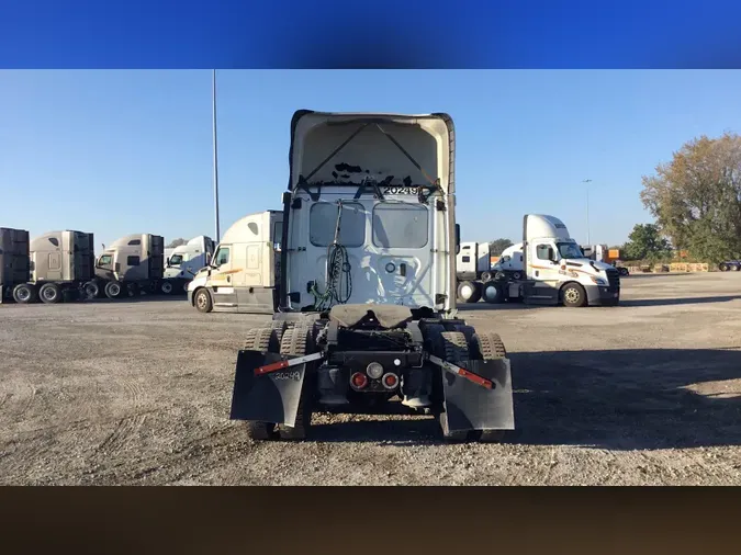 2020 Freightliner Cascadia 126