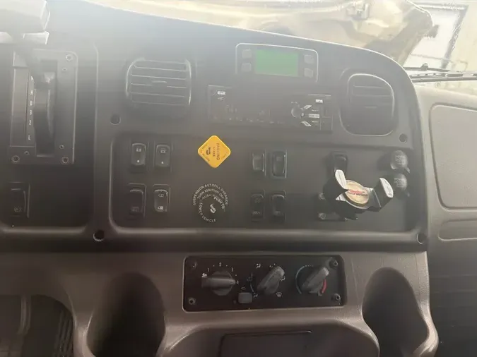 2018 FREIGHTLINER/MERCEDES M2 106