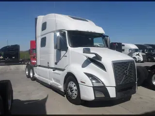 2021 VOLVO VNL860