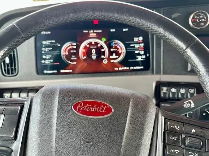 2023 Peterbilt 389
