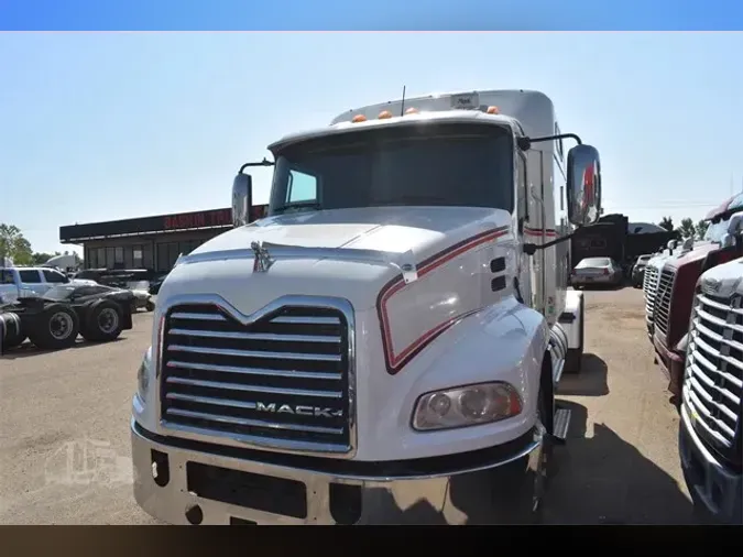 2011 MACK PINNACLE CXU613