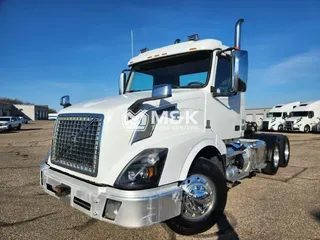 2016 VOLVO VNX64T300