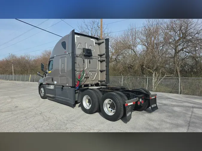 2022 Freightliner Cascadia 126