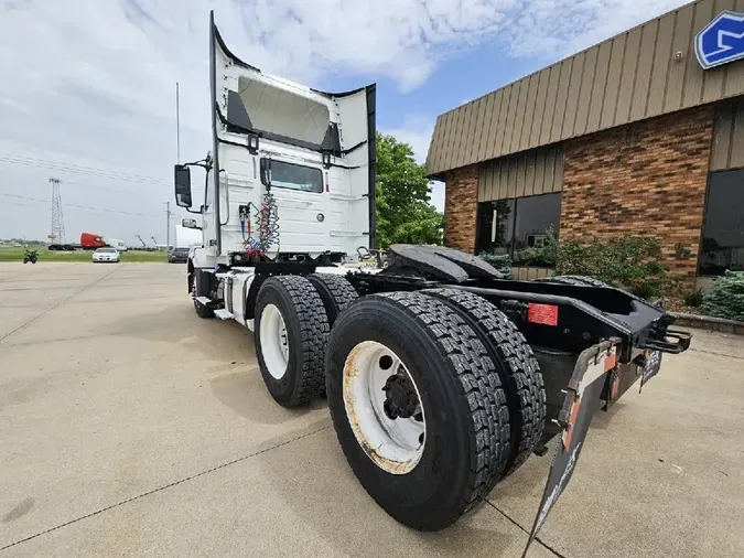 2018 VOLVO VNL64T300