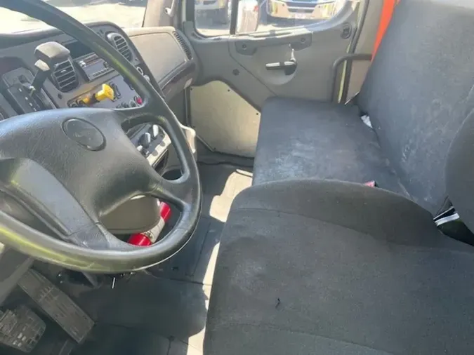 2018 FREIGHTLINER M2 106