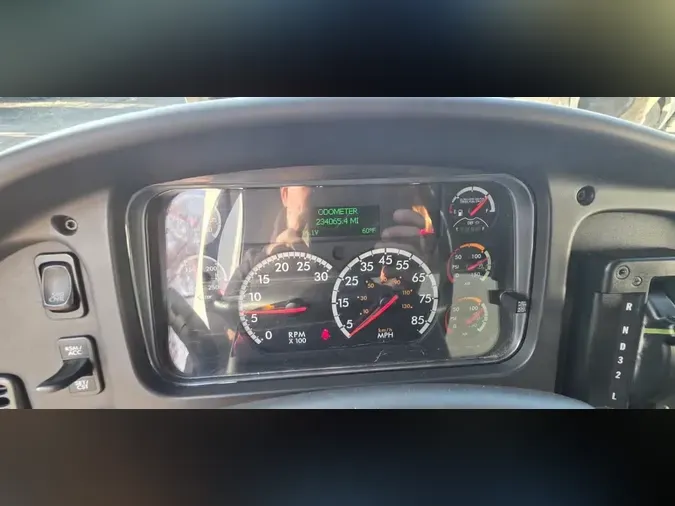 2018 FREIGHTLINER/MERCEDES M2 106