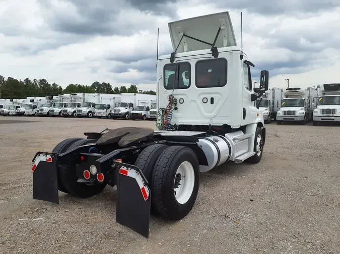2020 FREIGHTLINER CASCADIA 113