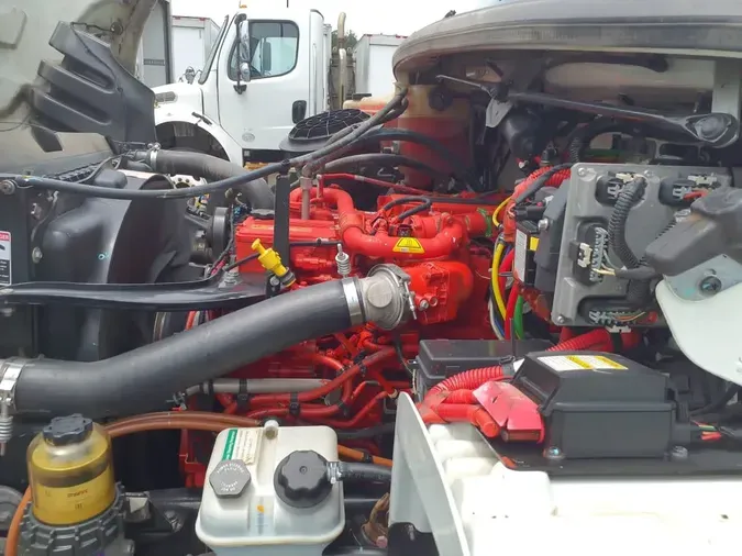 2018 FREIGHTLINER M2 106