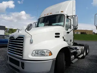 2017 MACK CXU613