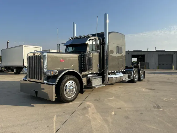 2022 Peterbilt 389