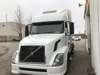 2015 VOLVO VNL670