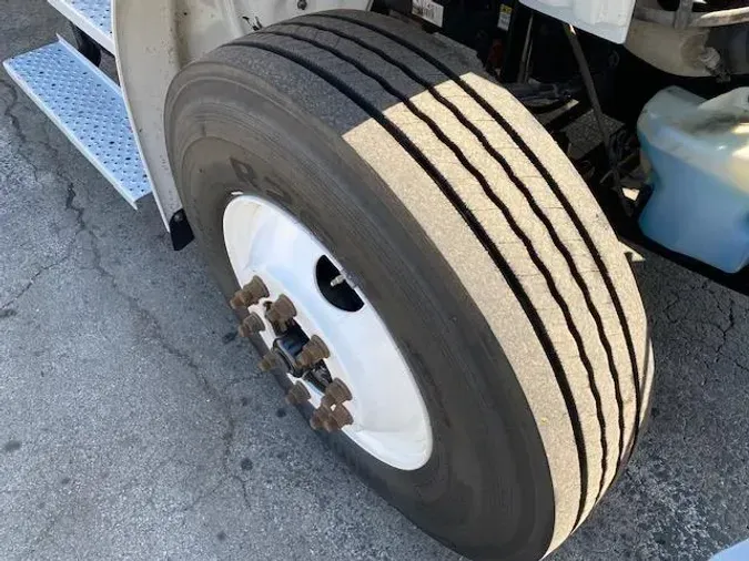2019 Freightliner Business Class M2 106