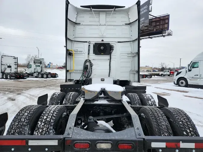 2021 VOLVO VNL64T740