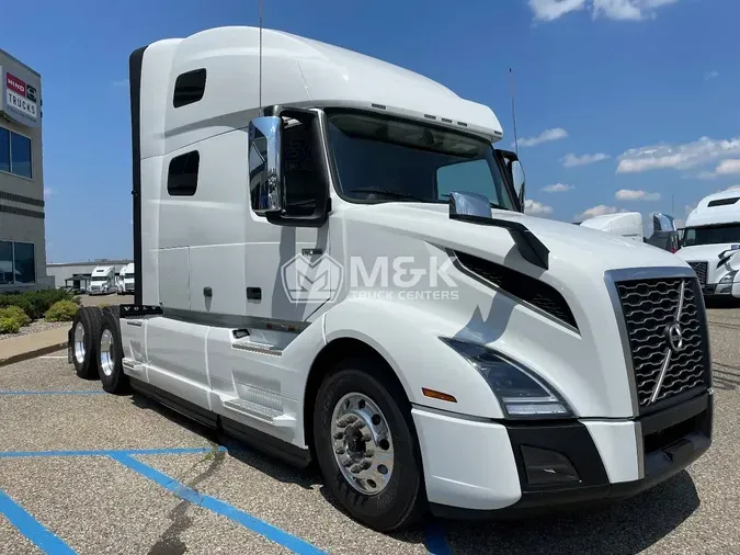 2025 VOLVO VNL64T760