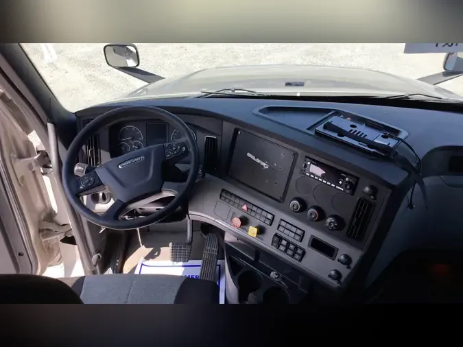 2021 Freightliner Cascadia 126