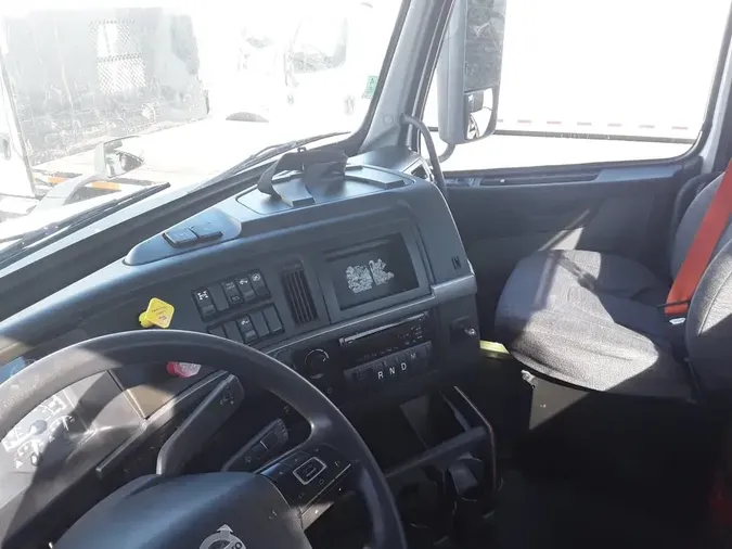 2019 VOLVO VNL64T-300