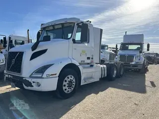2018 VOLVO VNR64T300