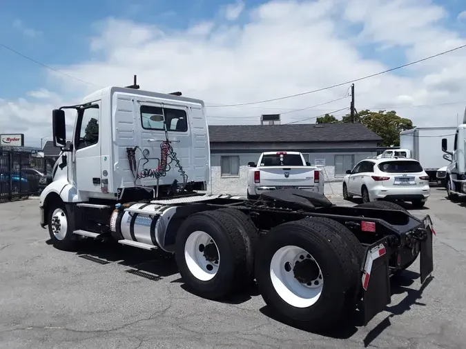 2019 VOLVO VNL64T-300